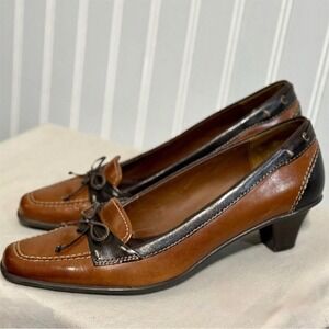 Naturalizer 7.5M Two Tone Brown Leather Heel Loafers Bow Dark Academia Office